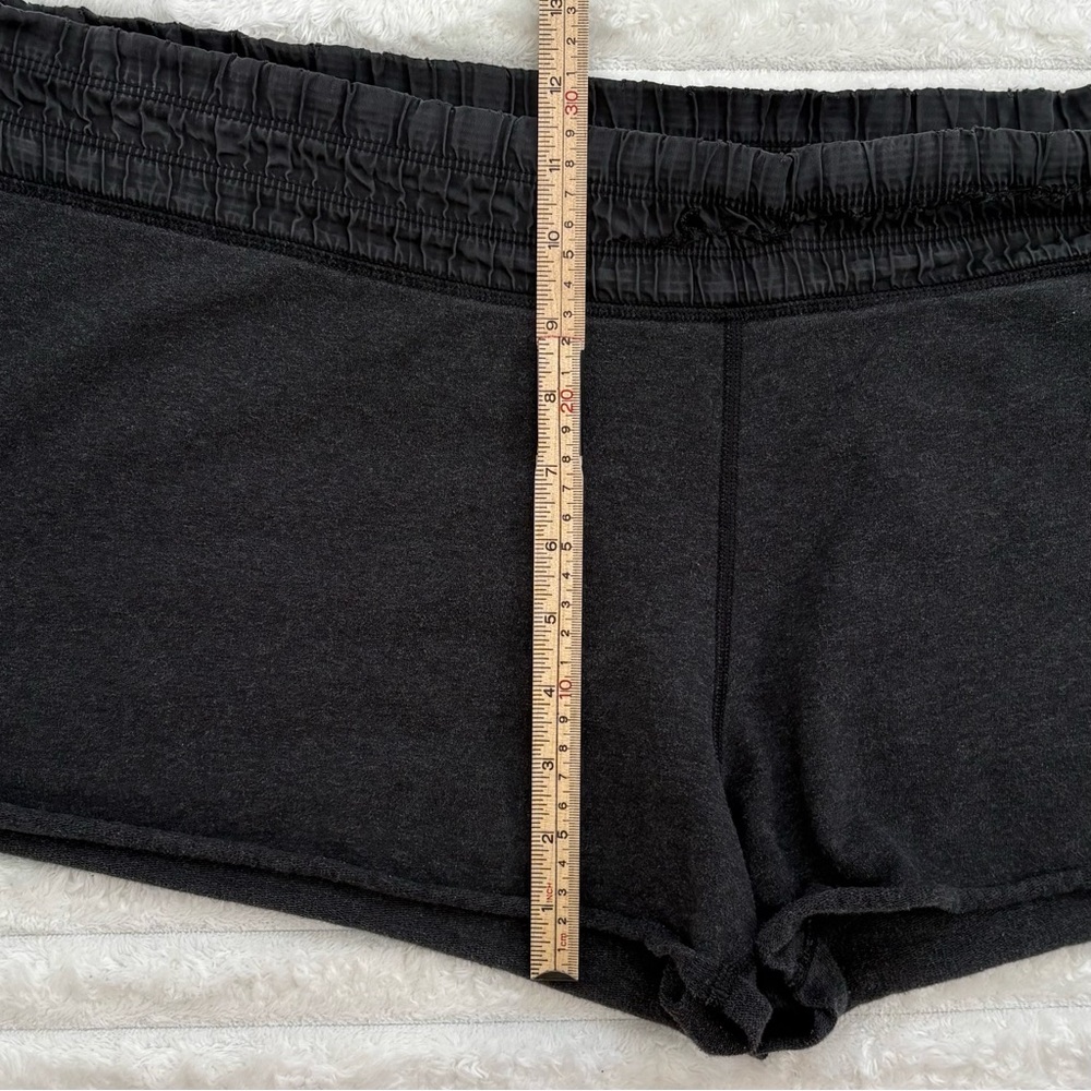 LULULEMON Blissed Out Shorts Heathered Black Size 18 - Picture 6 of 7